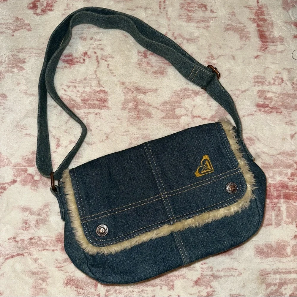 Vintage Y2K ROXY Denim Shoulder Bag with Faux Fur Trim - Picture 1 of 10